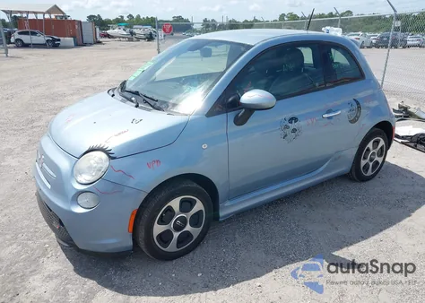 2015 Fiat 500E Battery Electric z USA, uszkodzony, nr VIN 3C3CFFGE2FT558514